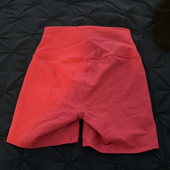 Alo yoga shorts - Picture 2 of 2